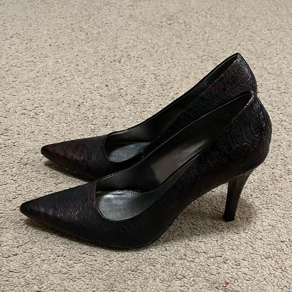 Kenneth Cole Pointy Heels - Picture 3 of 7